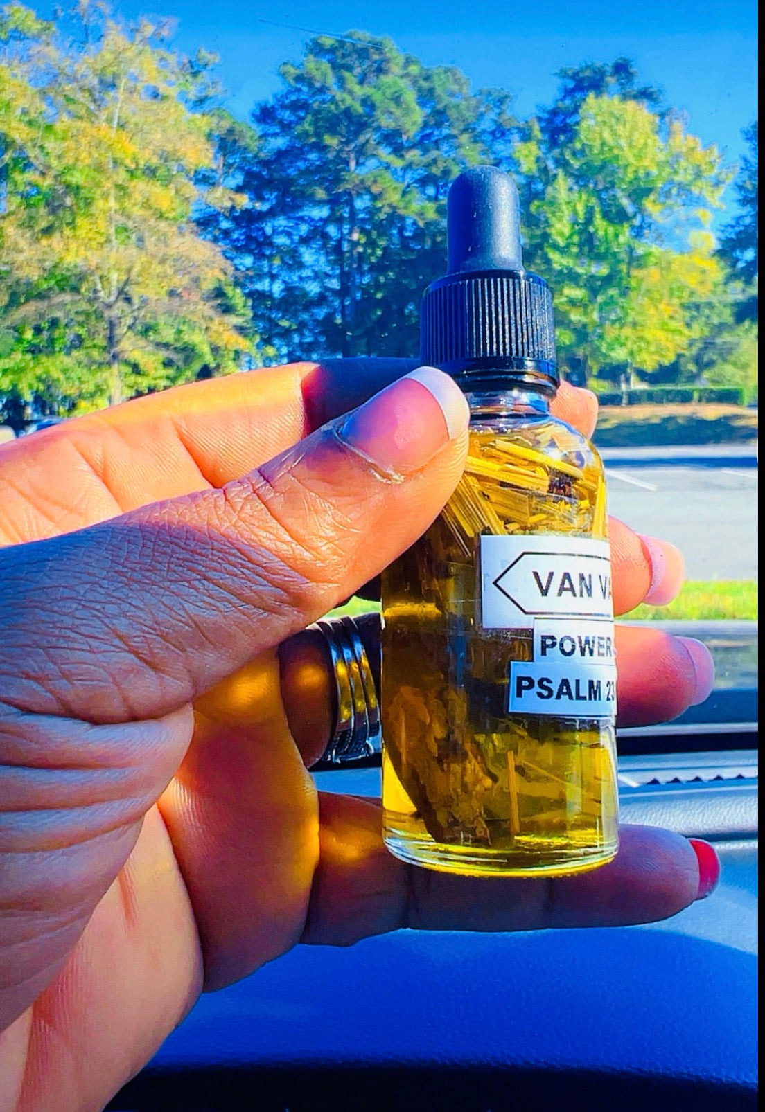 VAN VAN CONJURE OIL – CLASSIC HOODOO FORMULA FOR LUCK & CLEANSING